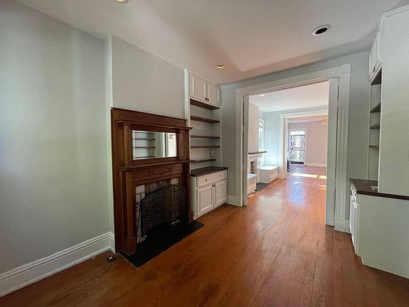 3rd image of 8 N Plum St