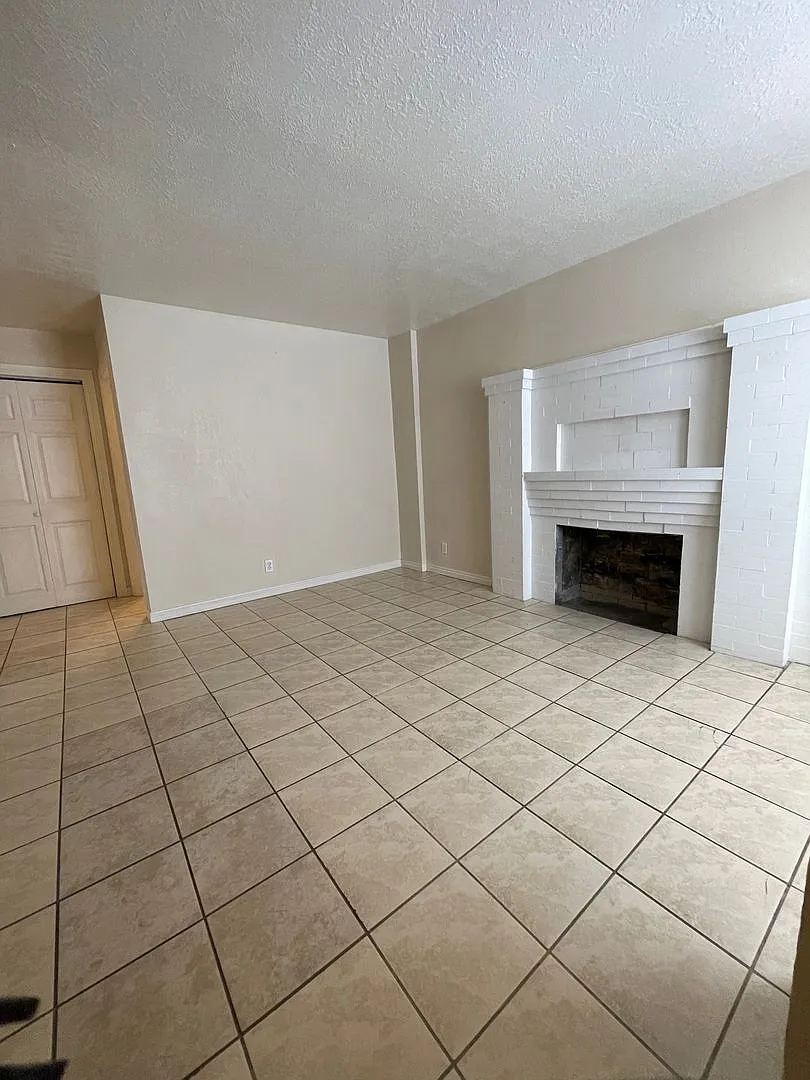 2525 Adams Ave — Photo 3
