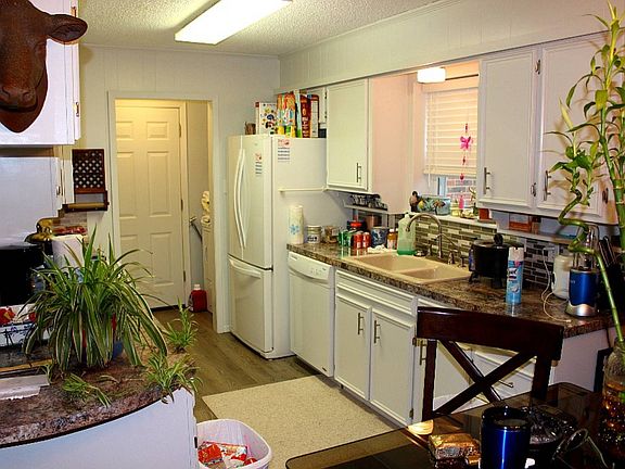 3rd image of 1232 N Travis St