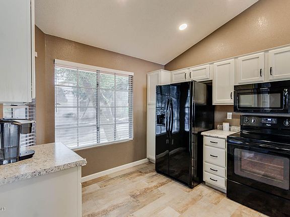 4th image of 3920 E Orchid Ln