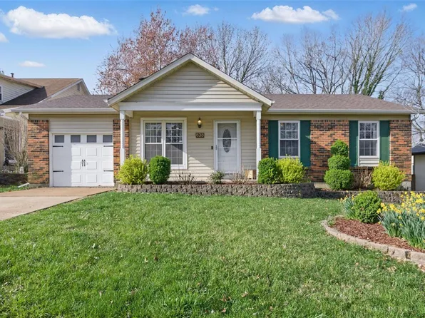 838 Peace Haven Dr, Saint Louis, MO 63125
