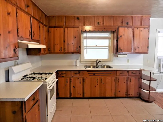 555 N Union Ave — Photo 14