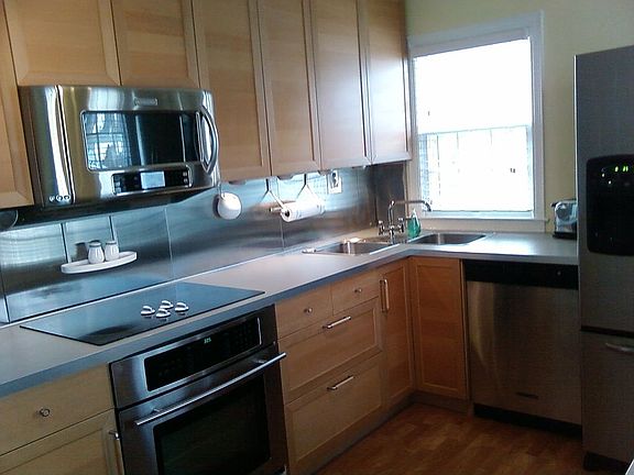 4th image of 2618 Morton Ave