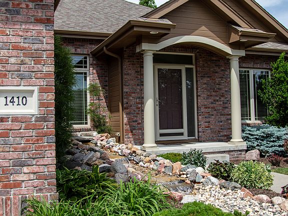 Main Entry w/ Water Feature