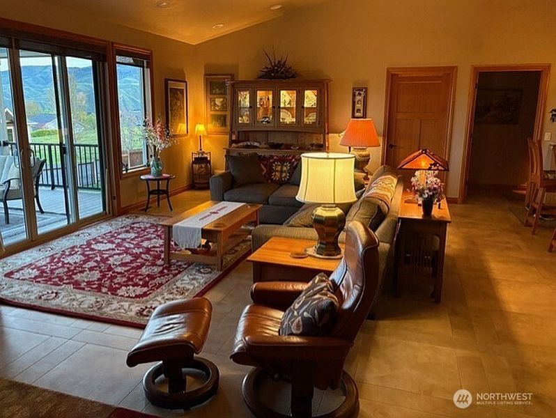3rd image of 4062 Knowles Road