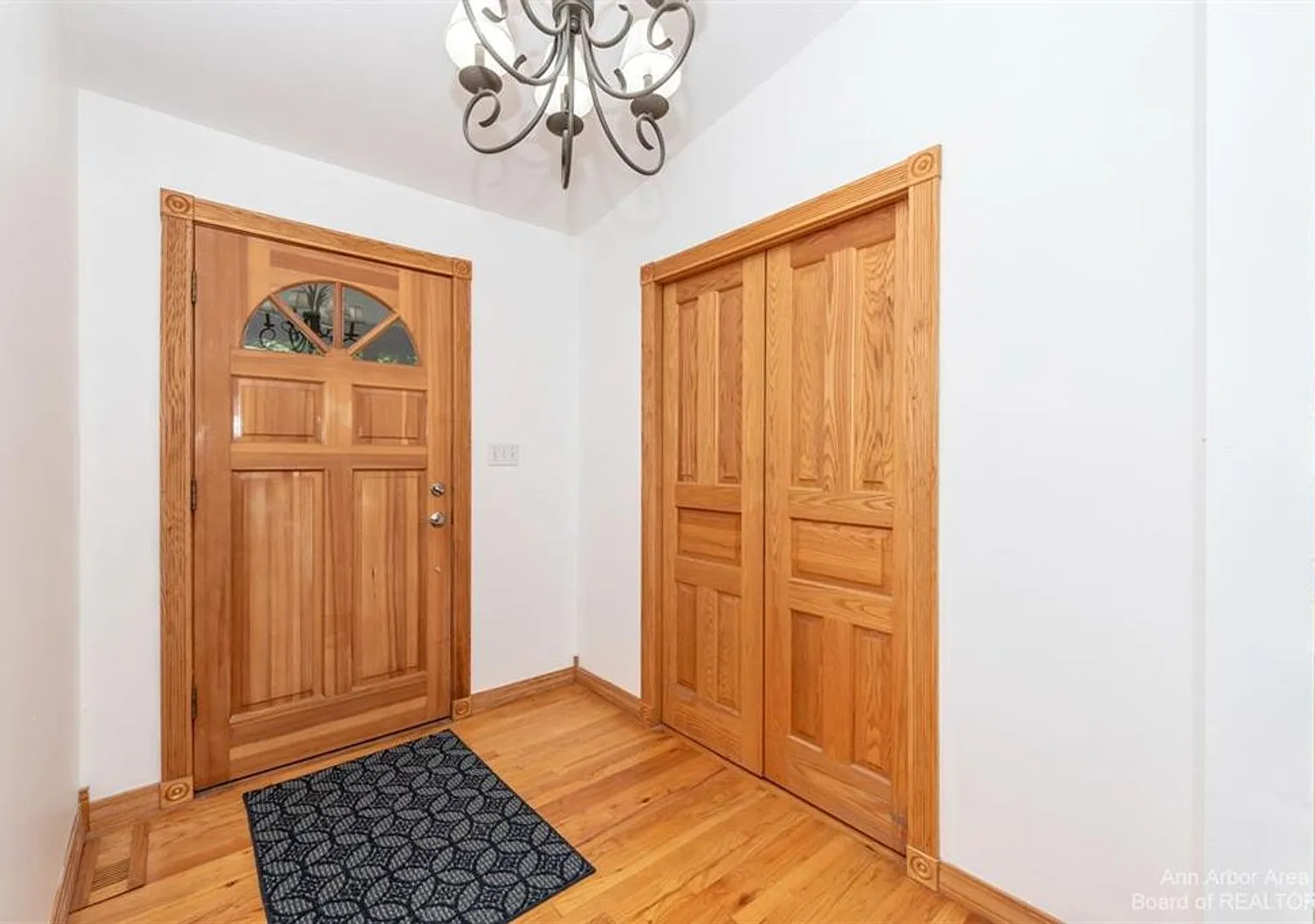 Spacious Home! — Photo 3