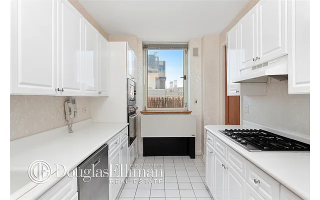 Rented by Douglas Elliman | media 8