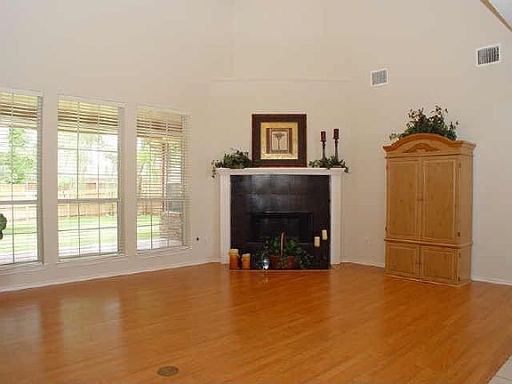 4th image of 2721 Oakland Hills Dr