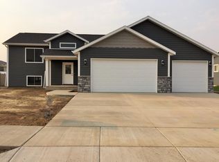 3353 Shamrock Loop, Dickinson, ND 58601