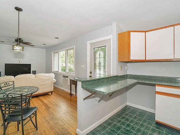 4th image of 855 Americus Ave