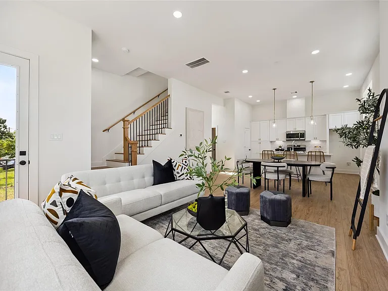 835 Rachel St #B — Photo 11