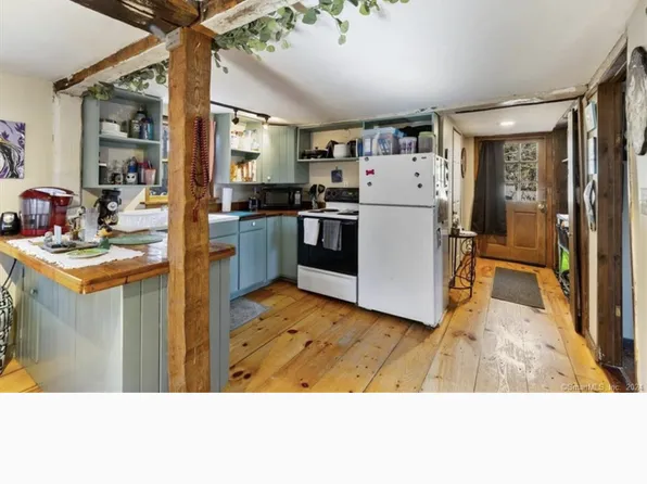 2 Old Colchester Rd Unit 1, Quaker Hill, CT 06375