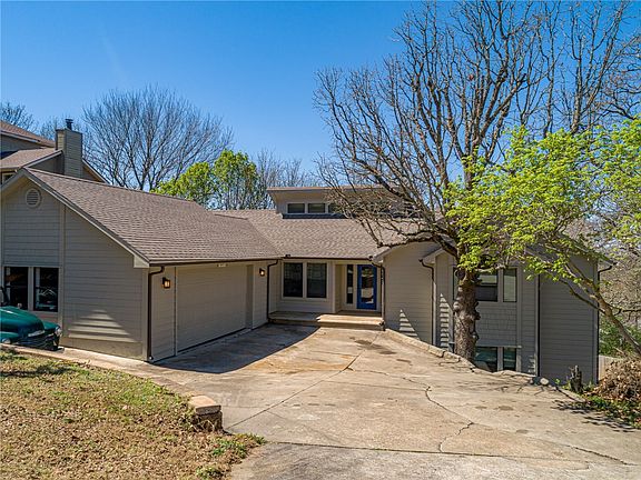 2nd image of 1605 Forest Hts