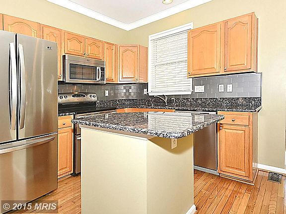 Gourmet Kitchen with Island, Granite and Stainless