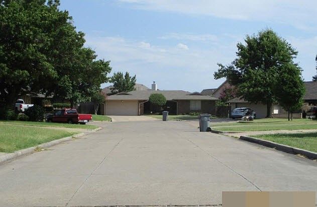2nd image of 915 NW Cheryl Cir
