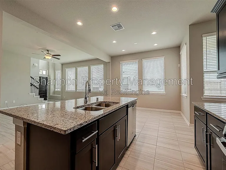 2559 Terrace Point Dr — Photo 11