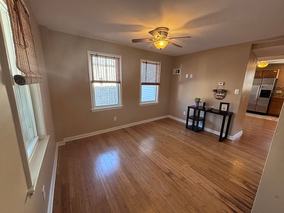 Entryway/living room