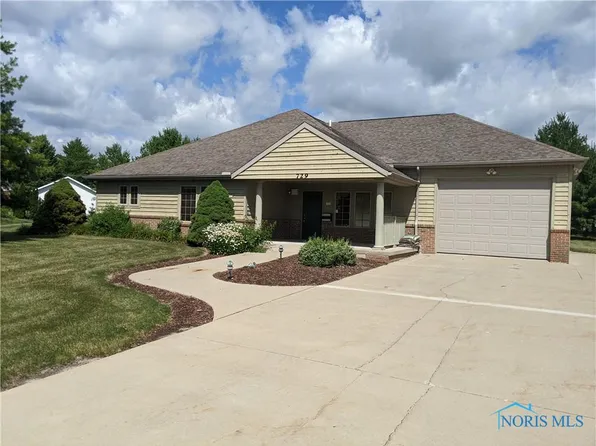 729 Parkside Dr, Wauseon, OH 43567
