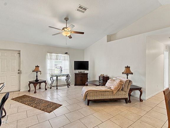 3rd image of 926 Plantation Rd
