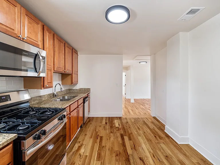 1000 Foster St #1 — Photo 10