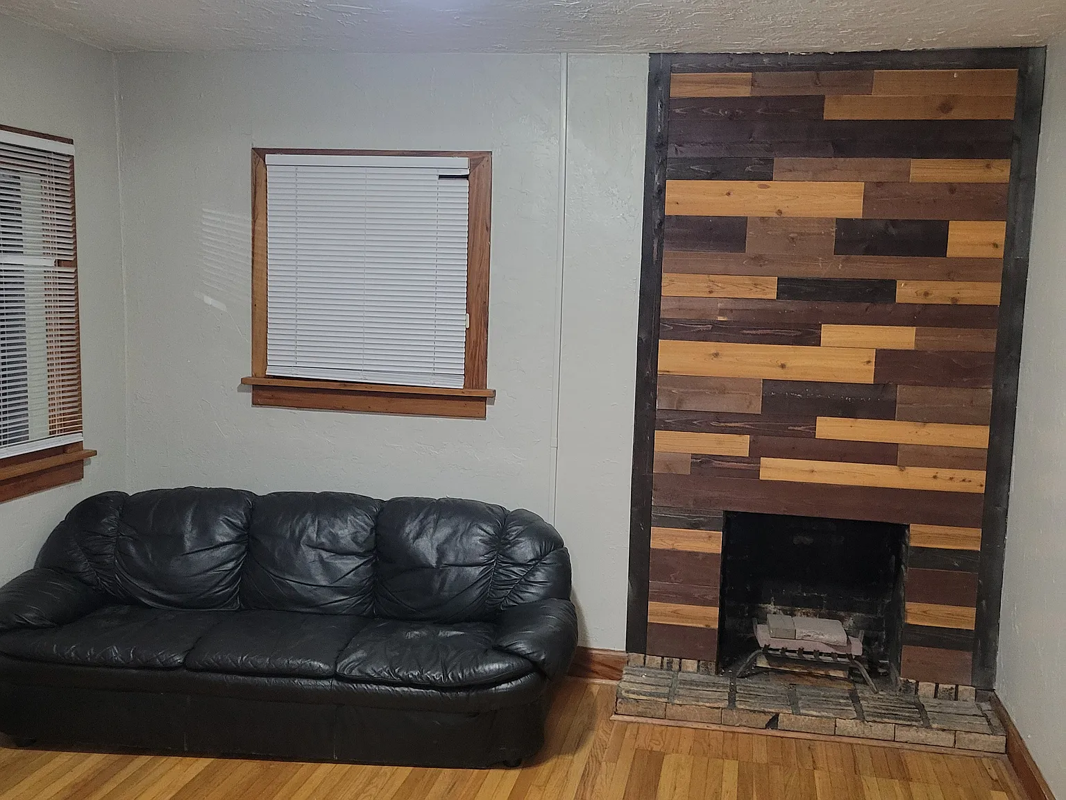 2 Bedroom SLC Upstairs Duplex — Photo 4