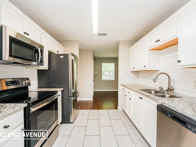 1819 Barlow Ave — Photo 3