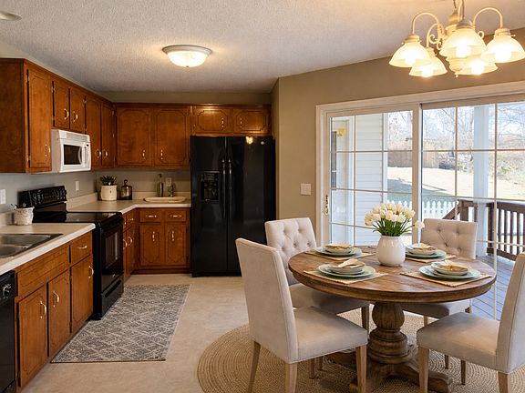3rd image of 3259 N Senseney Cir