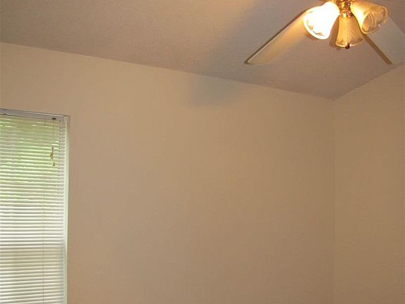 4th image of 3031 Belle Meade Dr APT B