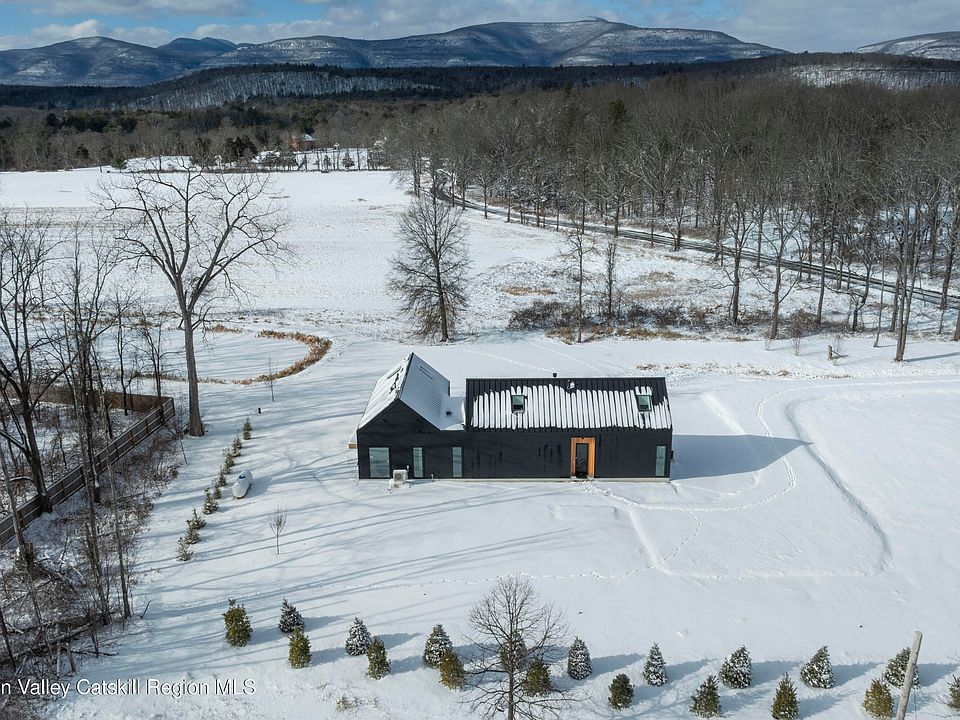 1st image of 3 Schoolhouse Road