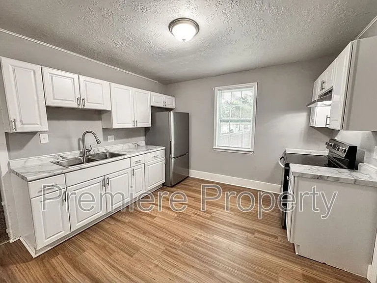 422 S Hocker Ave — Photo 5