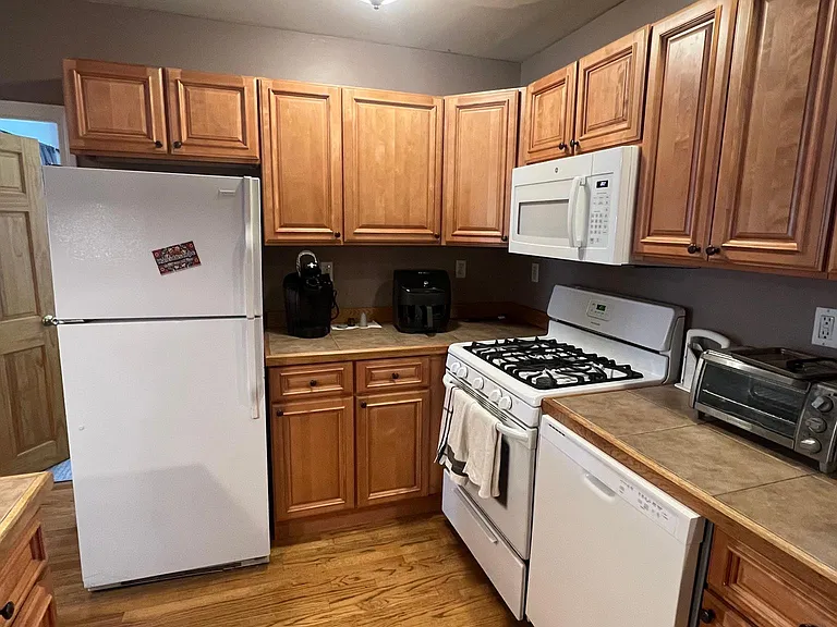 344 E 8th St #1 — Photo 3