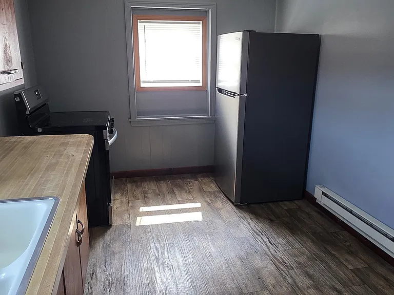 813 10th St #B — Photo 3