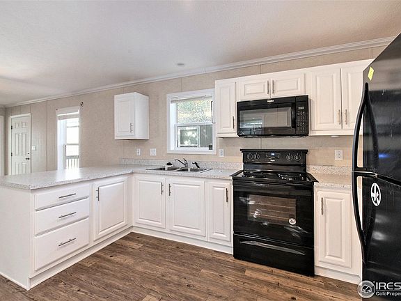 3rd image of 221 W 57th St #64B