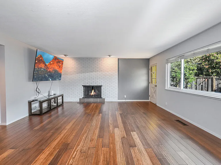 4871 Beacon Hill Dr — Photo 16