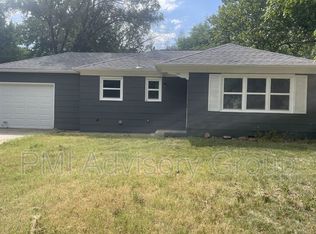 2413 SW Mission Ave, Topeka, KS 66614