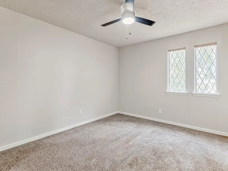 5715 Pinewood Springs Dr — Photo 18