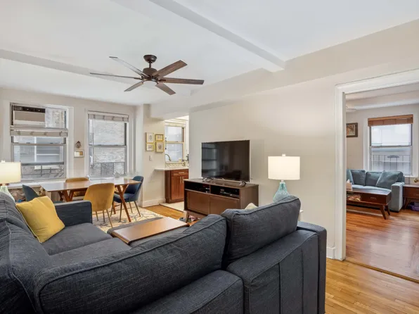 333 East 43rd Street 110/111 image 2 of 9