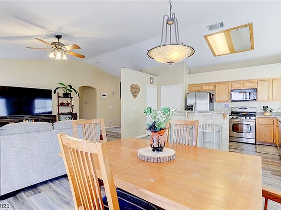 5th image of 110 Sugarbush Ln