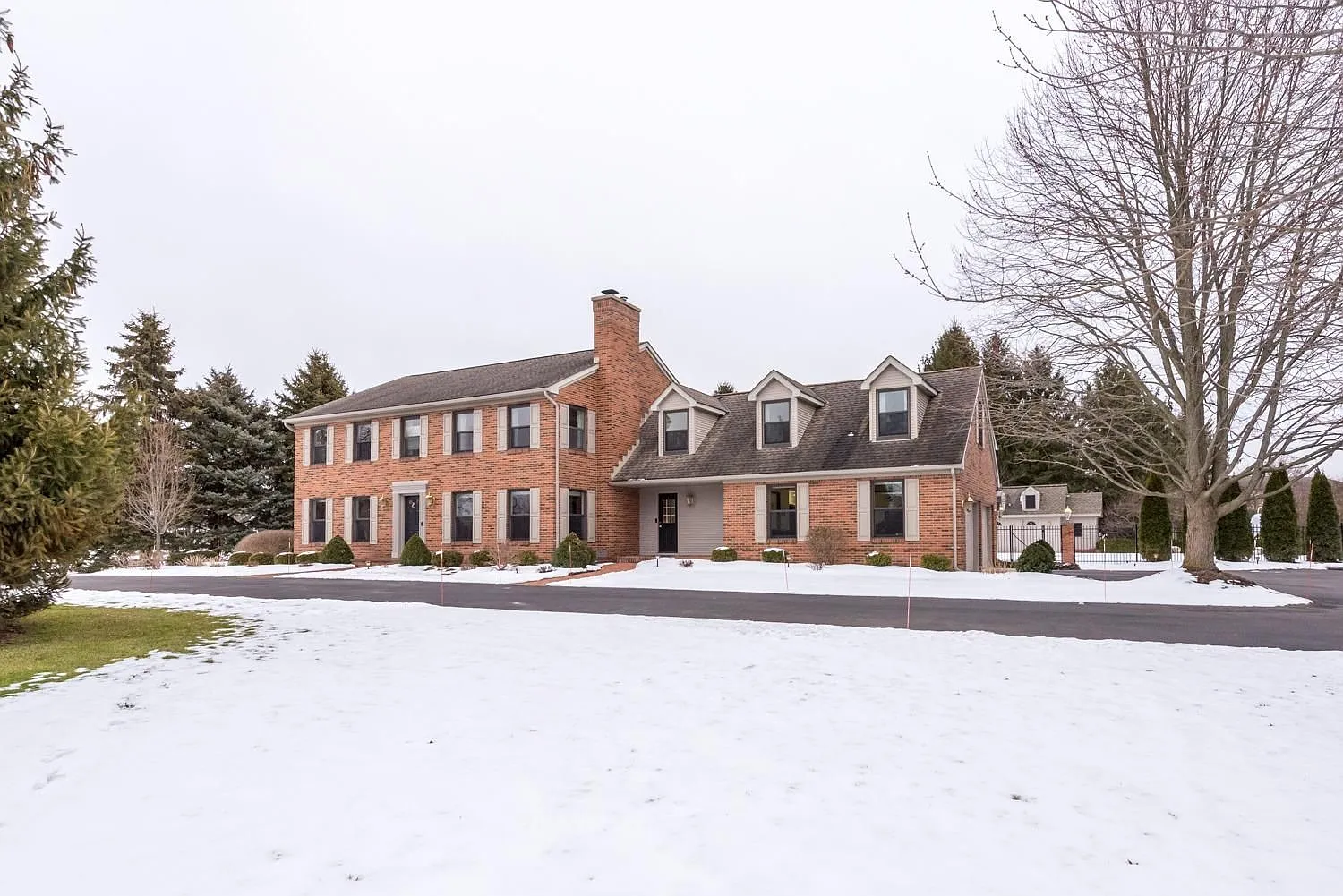 5181 Village Rd photo 1