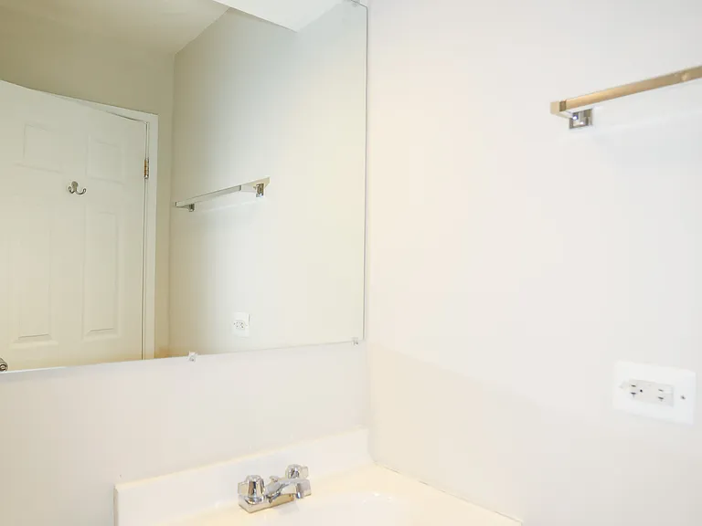 5917 N Kenmore Ave #324 — Photo 6