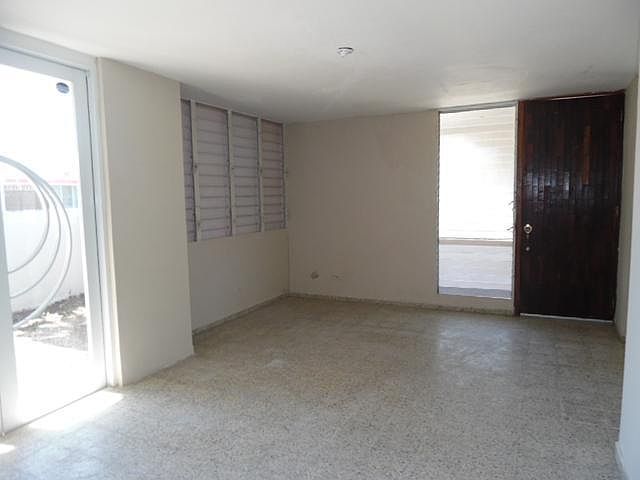 2nd image of 120-32 Calle 67