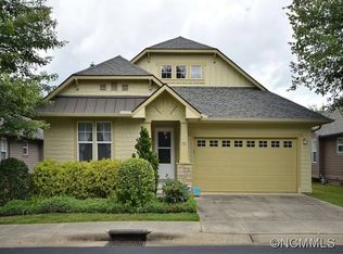 37 Gray Wolf Ln, Hendersonville, NC 28792