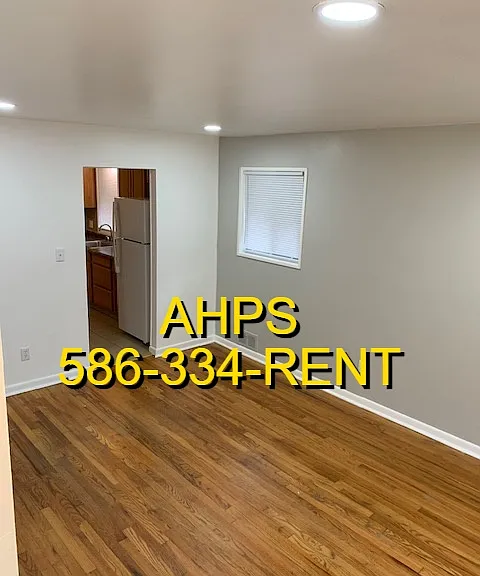 944 E Morehouse Ave — Photo 1