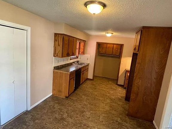 4th image of 224 E Midland St #226