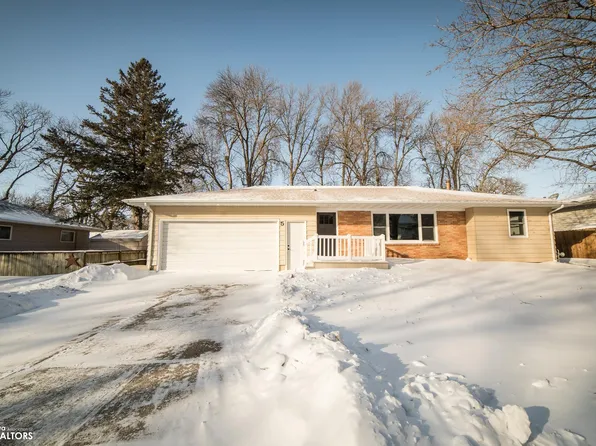 5 S 18th St, Clear Lake, IA 50428