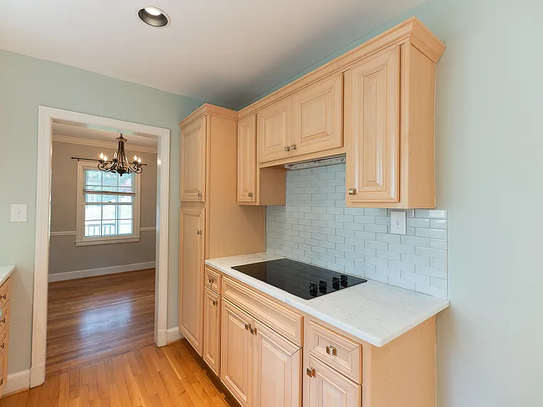1700 Colonial Ave — Photo 9