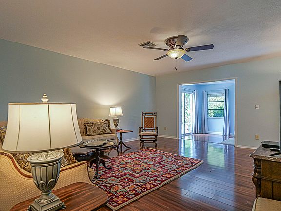 5th image of 425 Banyan Street