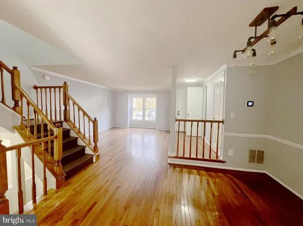 11570 Hill Meade Ln, Woodbridge, VA 22192