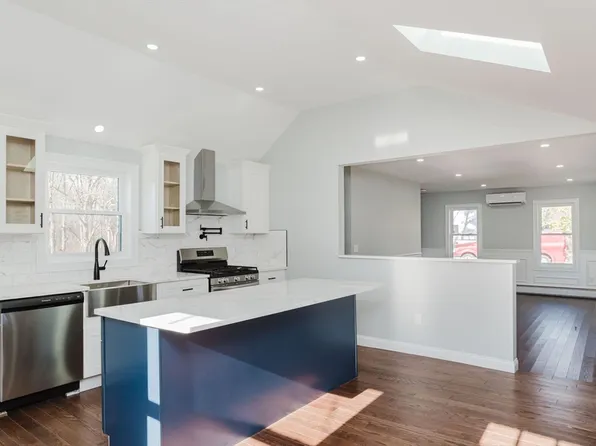 4 Cold Brook Ln, Dartmouth, MA 02747