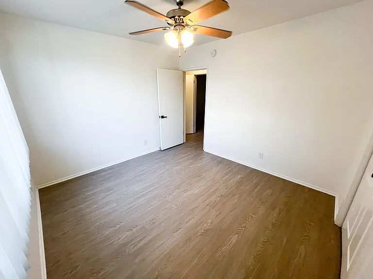 10907 Fruitland Dr — Photo 7